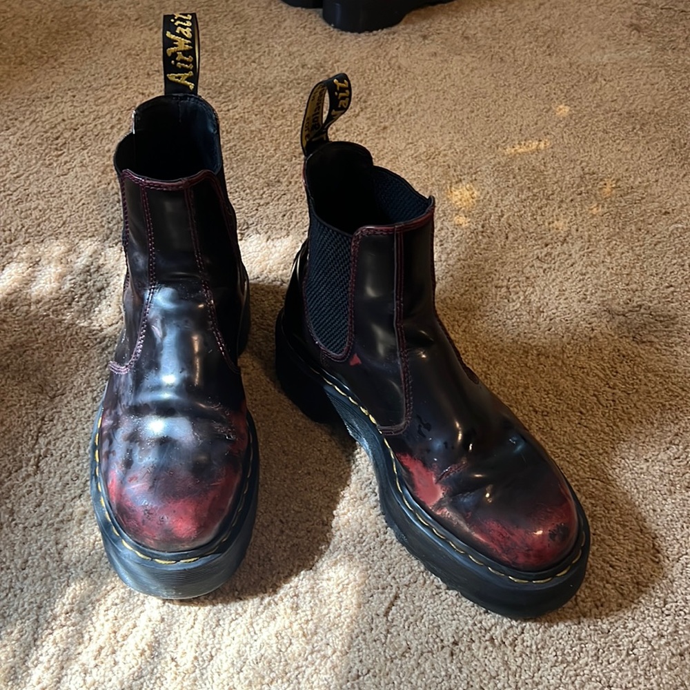 2976 smooth leather platform Chelsea boot Dr. Martens